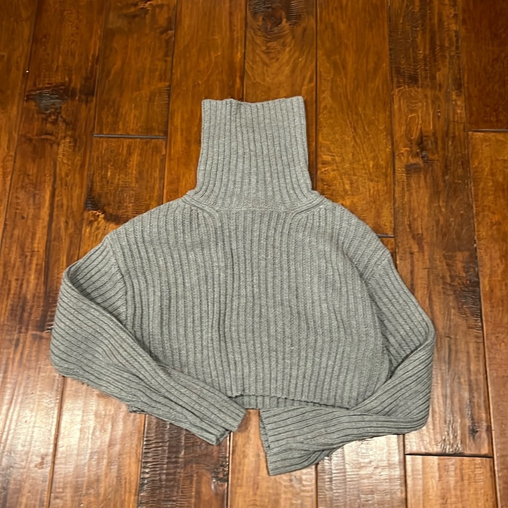 Style Addict Gray Cropped Sweater